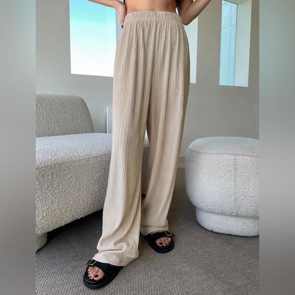 Wide Leg Pants in Apricot. - Picture 3 of 5